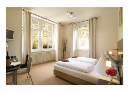 Boutique Hotel Altes Pfarrhaus Ernst Bagian luar foto