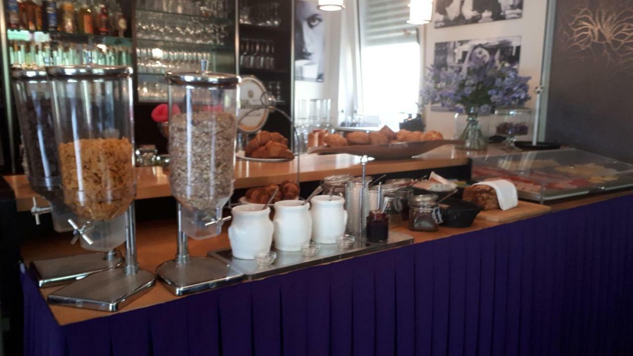 Boutique Hotel Altes Pfarrhaus Ernst Bagian luar foto